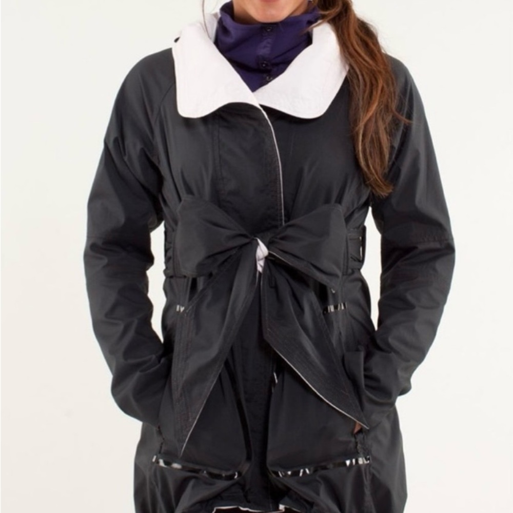 Lululemon Athletica reversible raincoat